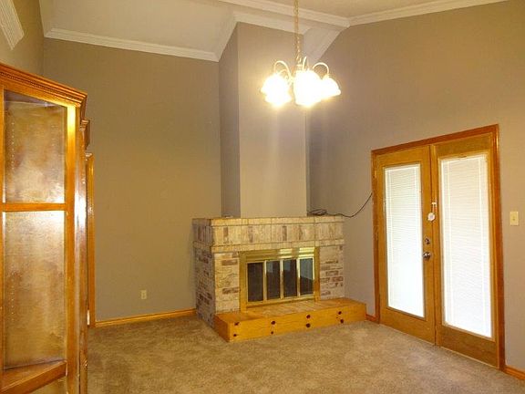 3rd image of 2400 Cripple Creek Dr