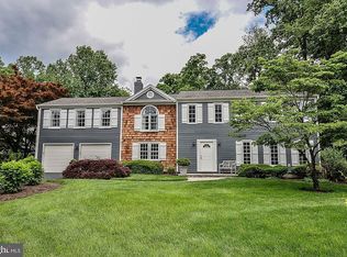 10394 Adel Rd, Oakton, VA 22124