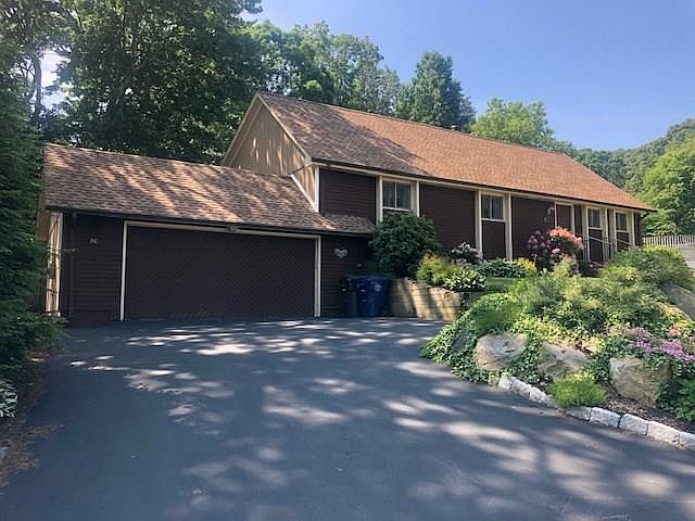 1st image of 80 Zinnia St