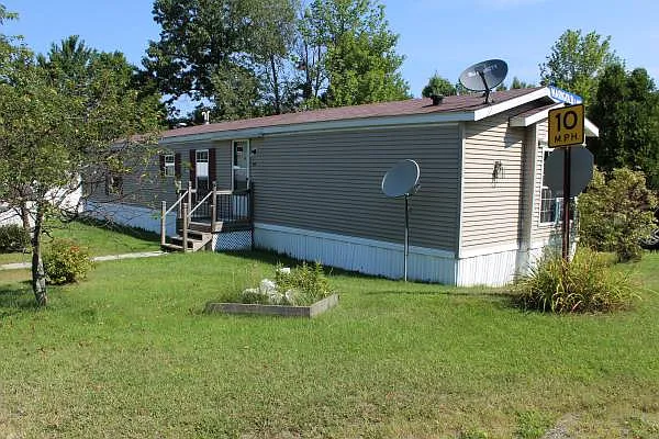 561 Marigold Ln photo 1