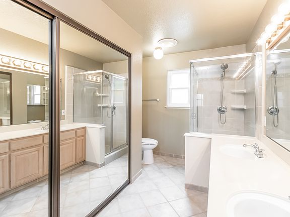 4th image of 1738 Chelsea Way