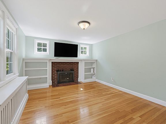 3rd image of 50 Rustic Rd