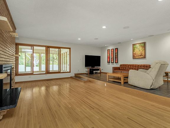 5th image of 700 Arbogast St