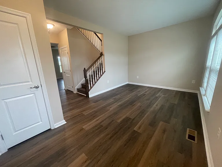 2410 Walthall Ct — Photo 31