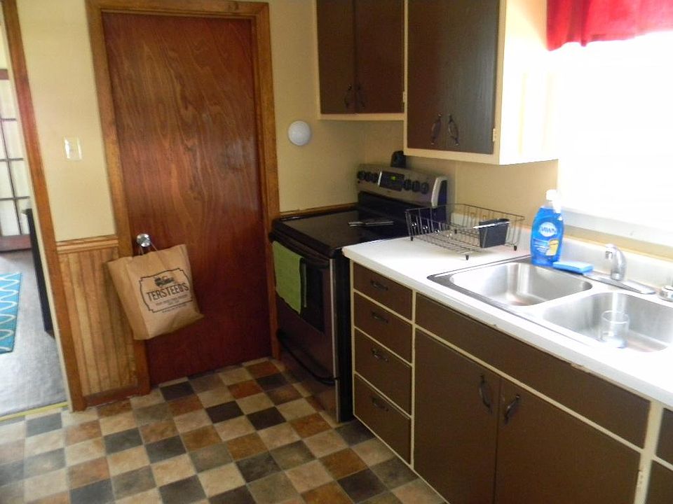 1st image of 215 E Flynn St