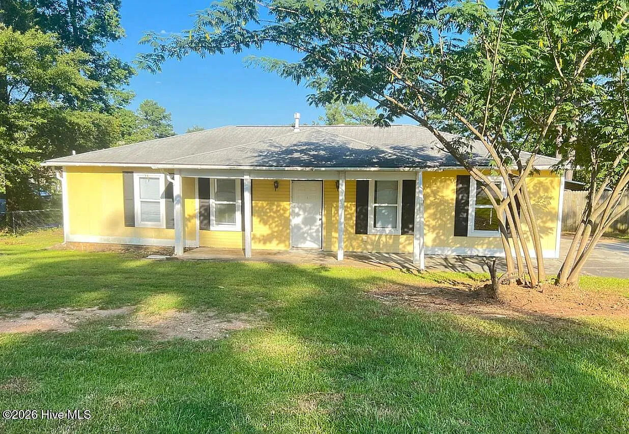 3 bed, 2.0 bath, 1300 sqft, $1,500 — Photo 1