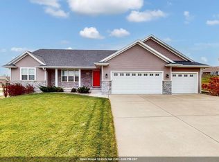 3549 Sunny Hill Ct, Green Bay, WI 54313