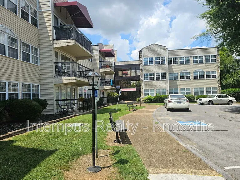 2749 Sullins St #304 — Photo 3