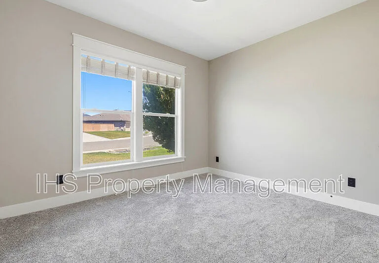 4806 Tamarisk Dr — Photo 10