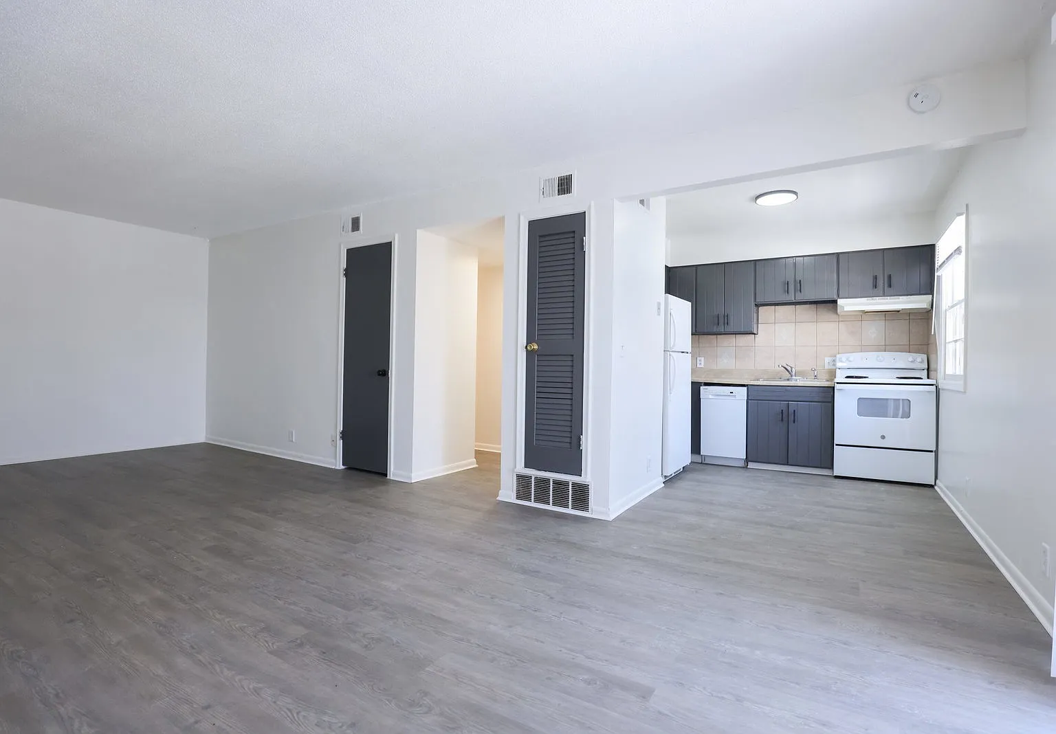 Benson Place Apartments — Photo 1