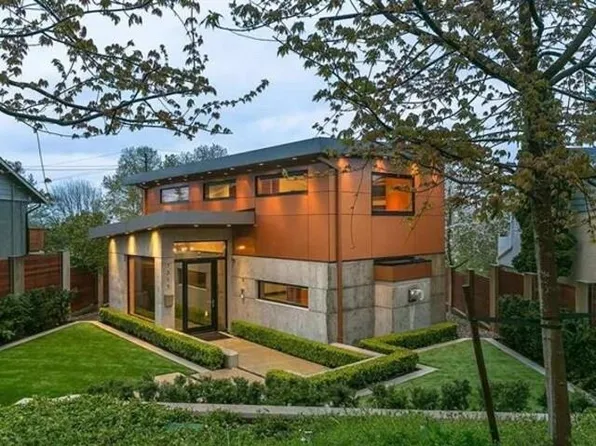 7317 Barnet Rd, Burnaby, BC V5A 1E5