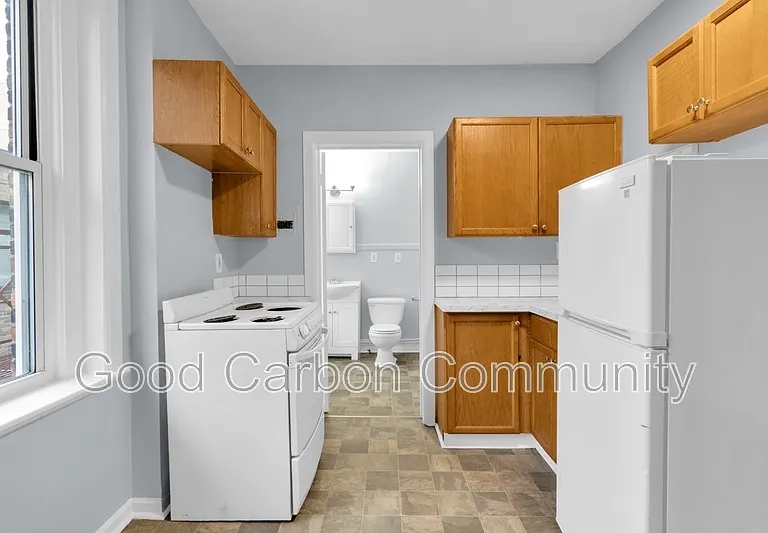 131 Allen St #7 — Photo 5