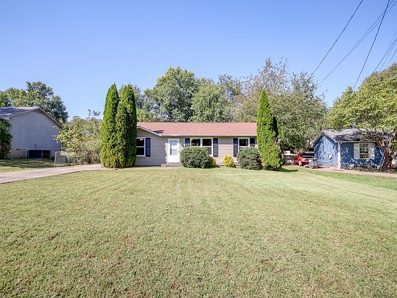 3rd image of 1906 Roan Dr