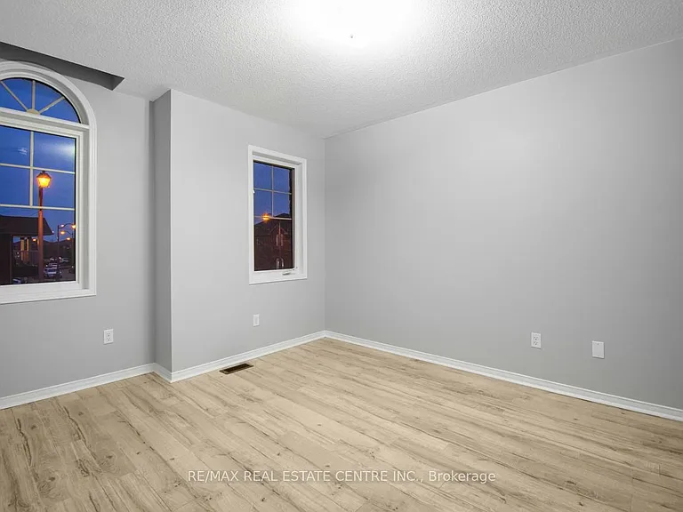 112 Commodore Dr — Photo 26