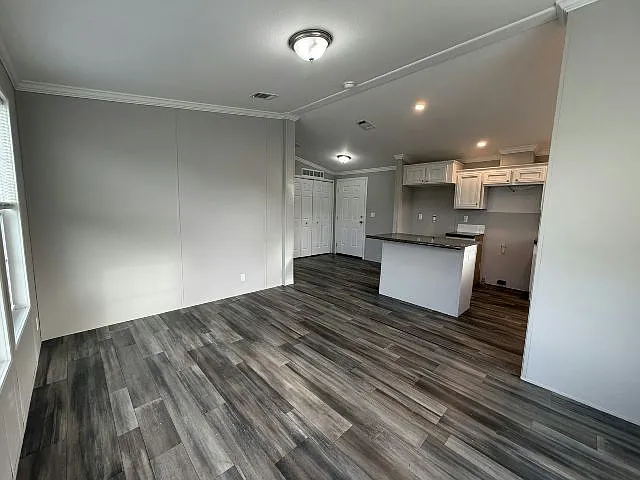2 bed, 2.0 bath, 864 sqft, $1,785 — Photo 2