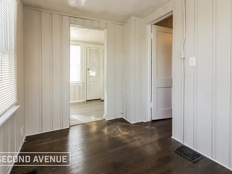 5121 Agnes Ave — Photo 10