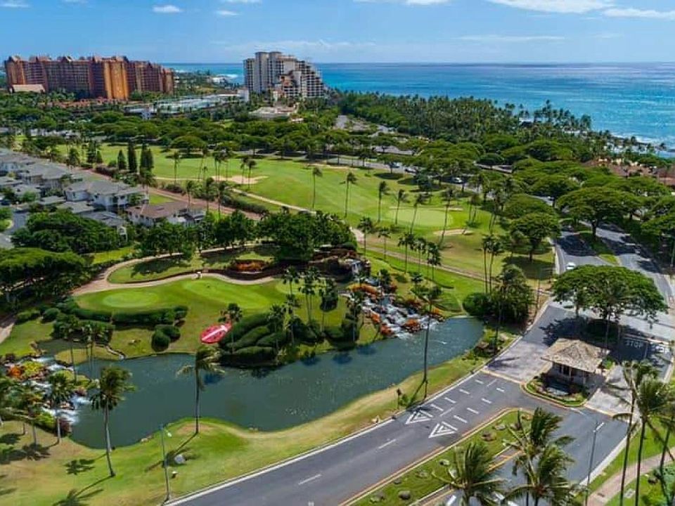 Ko Olina Resort Entry and Golf course.
Always warmly greeted by the Aloha Team upon arrival!