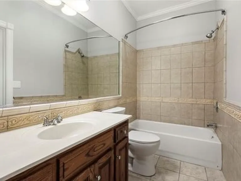 810 W Truman Rd — Photo 11