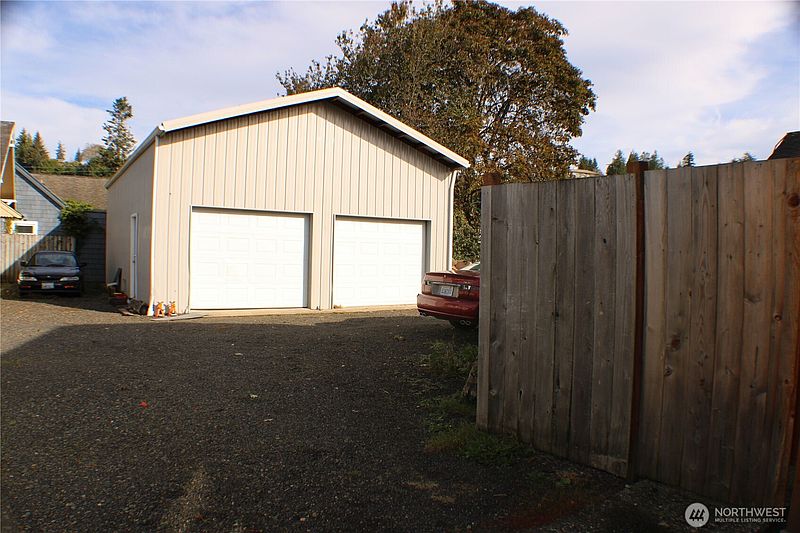 4th image of 309 Eklund Avenue