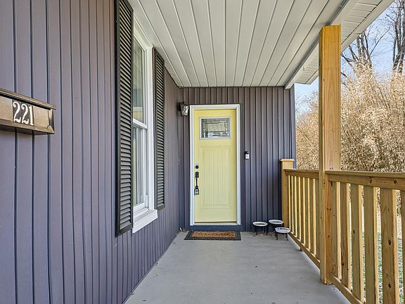 4th image of 221 Elm St