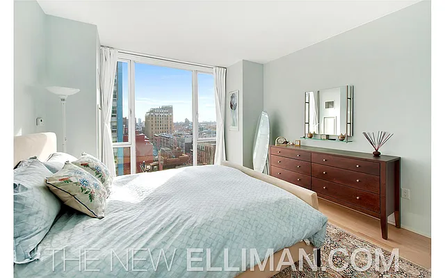 Rented by Douglas Elliman | media 16