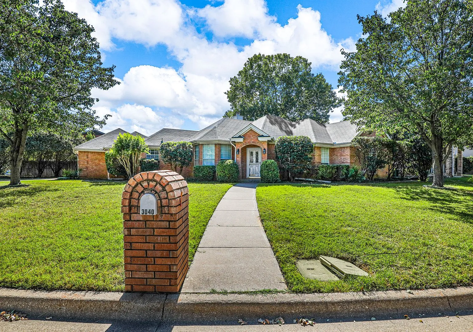 Southlake Living In A 3 Bdrm/2 Bath Home/Close To Lake — Photo 1