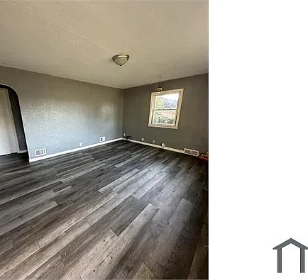 3 bed, $1,300 — Photo 2