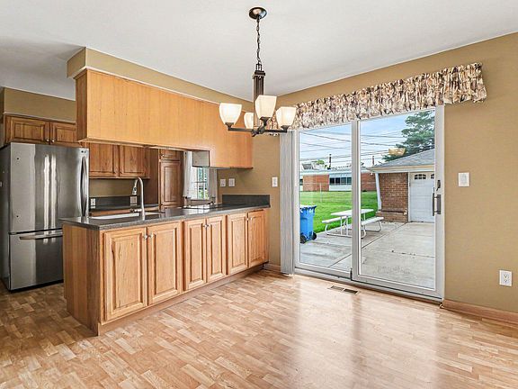 4th image of 4717 Buckingham Dr