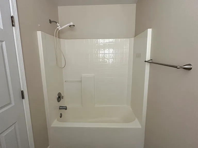 124 Avalon Dr — Photo 10