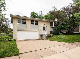 1798 Glenwood Ct, Dubuque, IA 52002