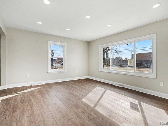 4th image of 3329 Filbert St