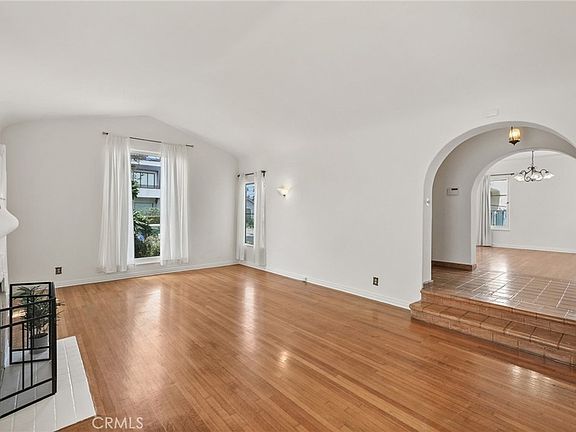 3rd image of 438 N Martel Ave
