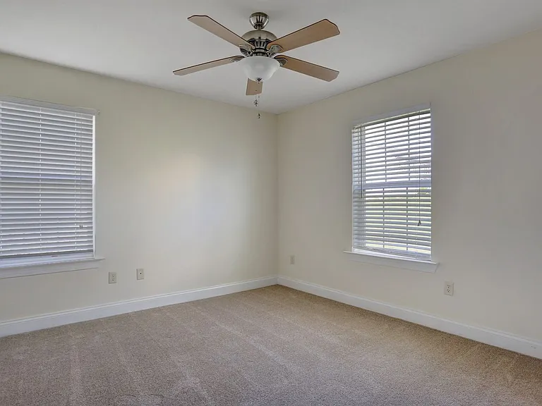 312 Sleepy Hollow Dr — Photo 26