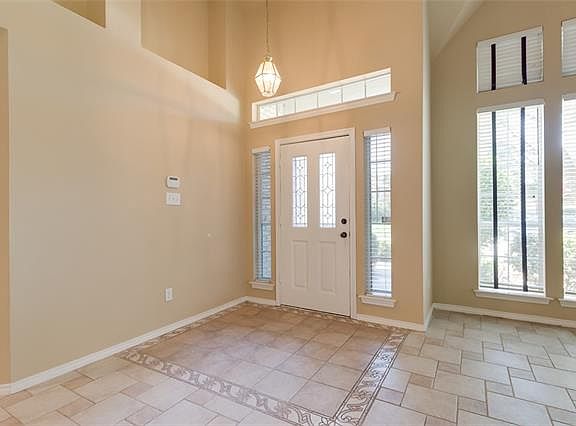 5th image of 9216 Longview Dr