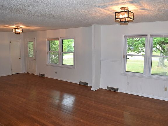 2nd image of 7218 Knollwood St