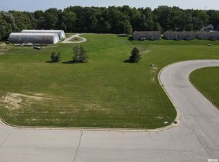 39 Maple Leaf Ct, Eureka, IL 61530