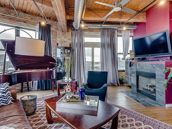 5th image of 2310 S Canal St Unit 301