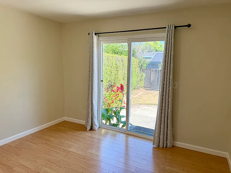 1647 Hyacinth Ln — Photo 11