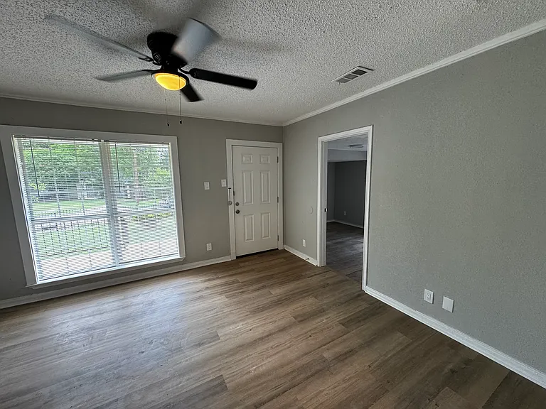 1717 Hemphill Dr — Photo 9