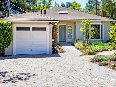 2240 Saint Francis Dr, Palo Alto, CA, 94303