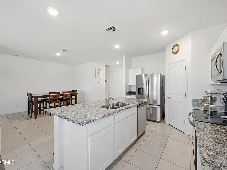 2022 E New Bonnet Ln — Photo 8