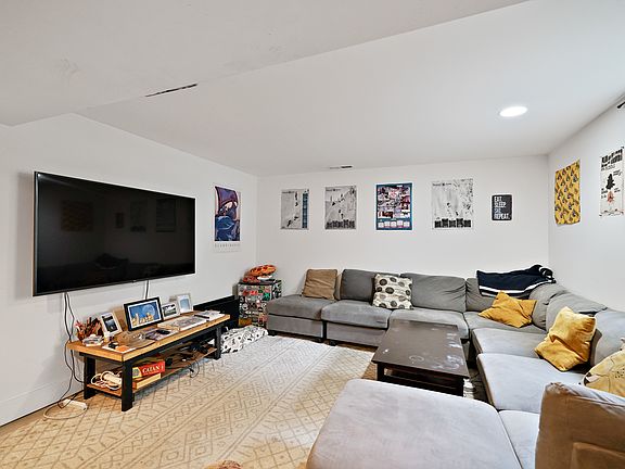 5th image of 414 N 6th Ave #2