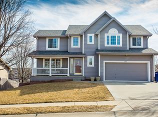 6817 Hill Crest Ln, La Vista, NE 68128