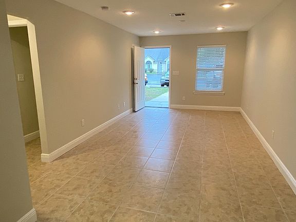 3rd image of 3238C Redwood Ln