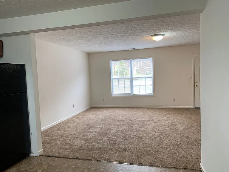 20 Station Ln NE — Photo 2