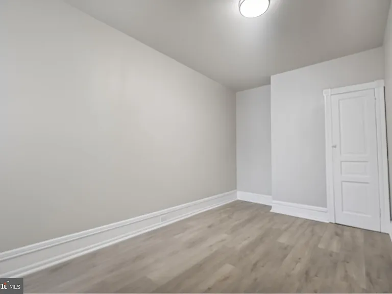 5437 Webster St — Photo 11