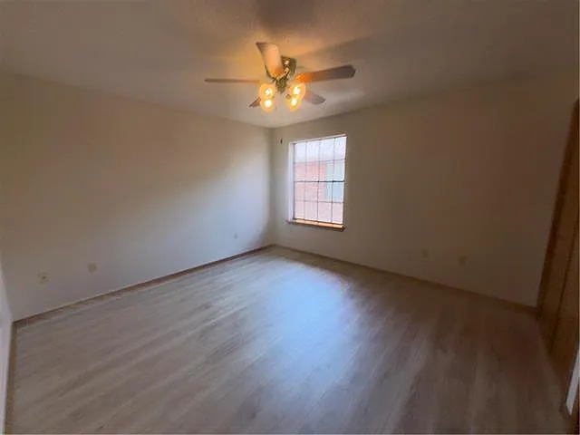 2 bed, 1.5 bath, 1150 sqft, $1,300 — Photo 2