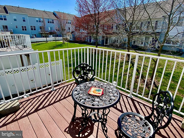 240 William Livingston Ct — Photo 33