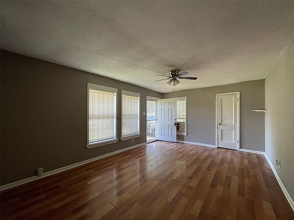 3rd image of 4623 Perry St