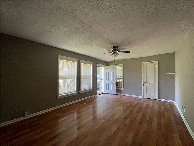4623 Perry St — Photo 3